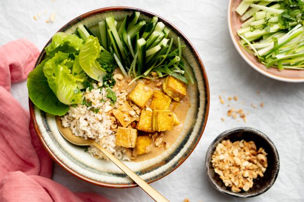 Thaise saté bowl met tofu