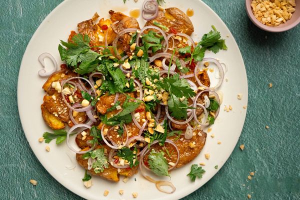 Smashed potatoes met Thaise dressing