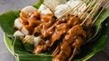 Sate met lontong