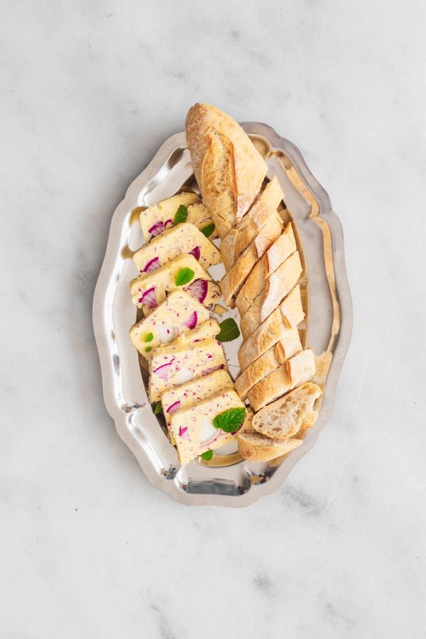 Boterterrine met radijs voor bij de borrelplank