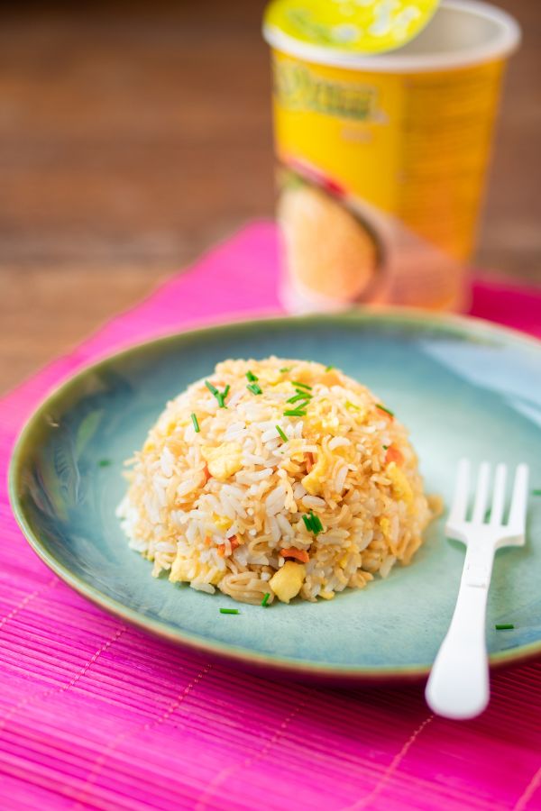Fried rice with instant noodles