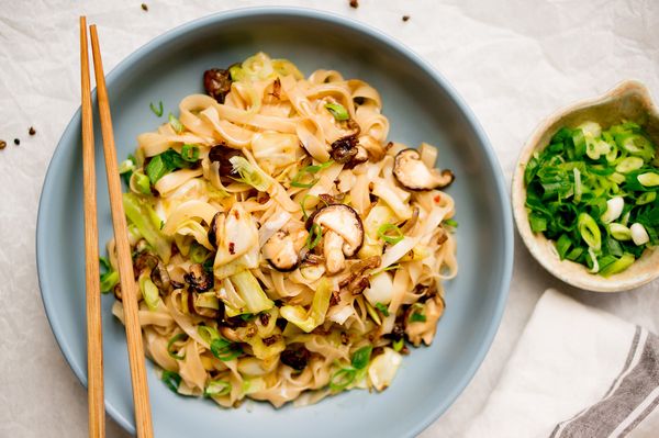 Crack noodles with cabbage and shiitake
