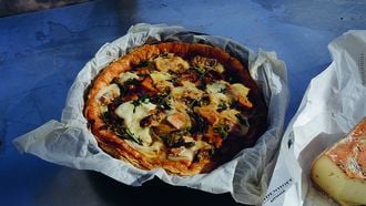 Hartige taart met zoete aardappel, prei & taleggio De Kas At Home