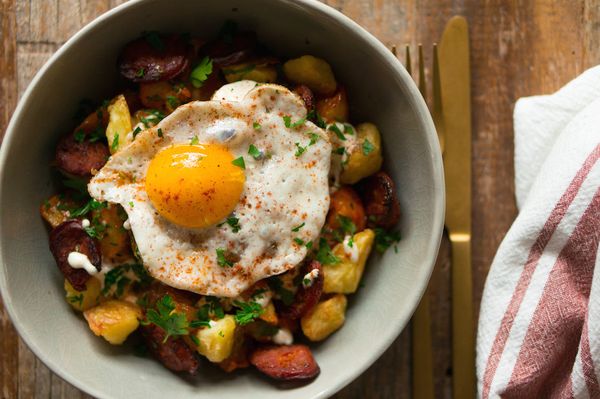 patatas bravas chorizo gebakken ei