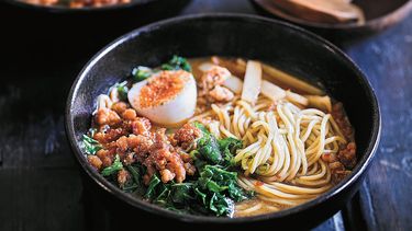 Tantanmen: Spicy ramen met miso en kip