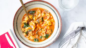 Tortellinisoep met spinazie