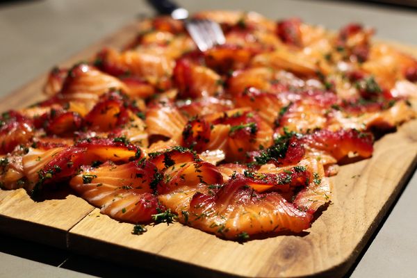 gravad lax op een plank