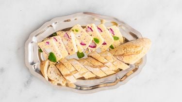 Boterterrine met radijs voor bij de borrelplank | boter met radijs