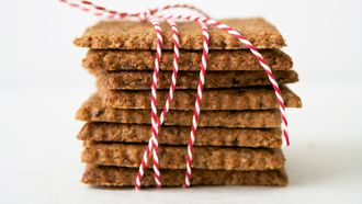 Afbeelding van gezonde koekjes met amandelboter en lijnzaad