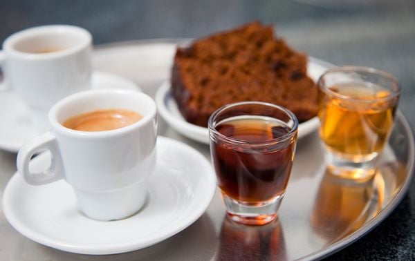 "Coffee, two kinds of Madeira vine and honey gingerbreadLIGHTBOX Madeira HERE:"